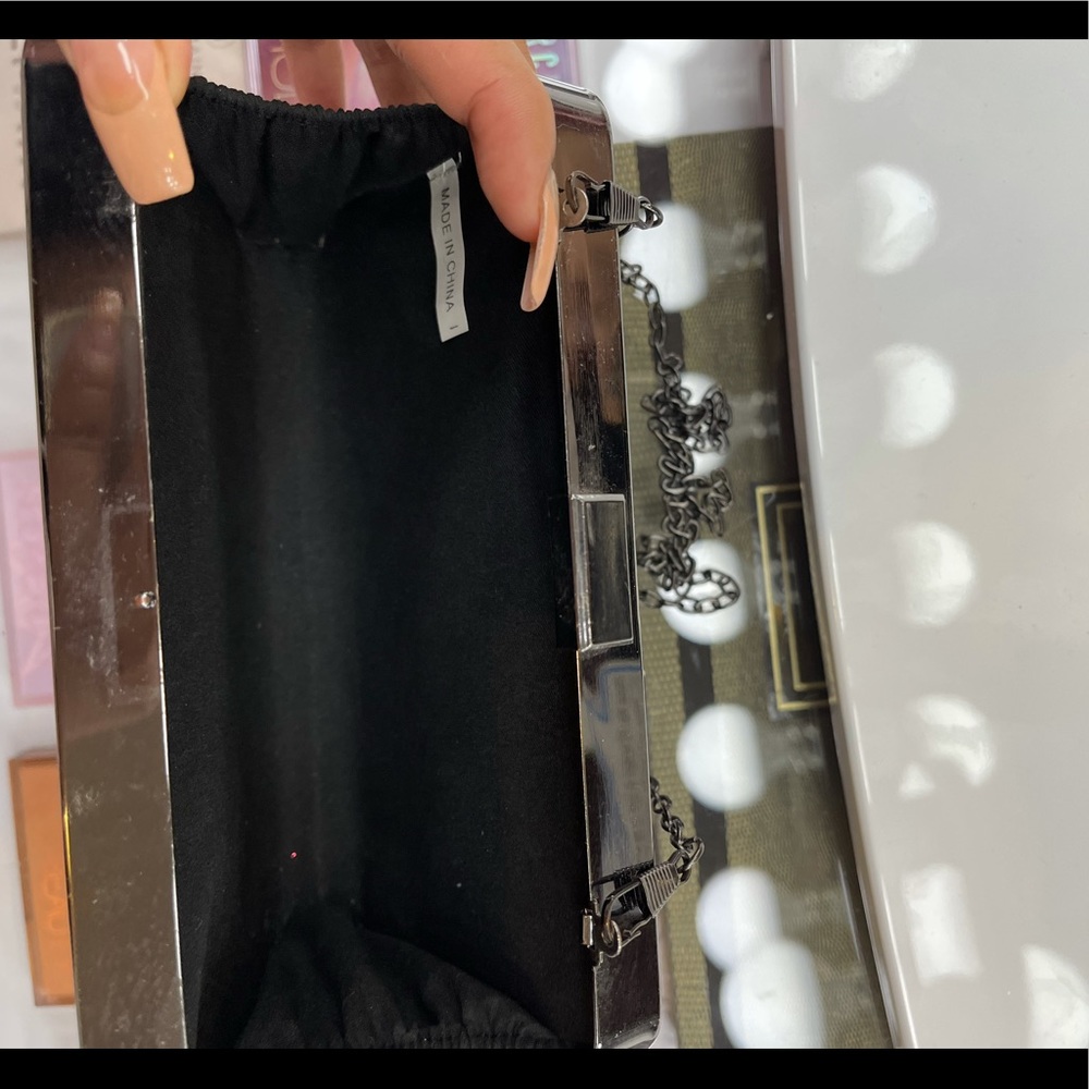 SOLDBeaty Clutch - Picture 5 of 6